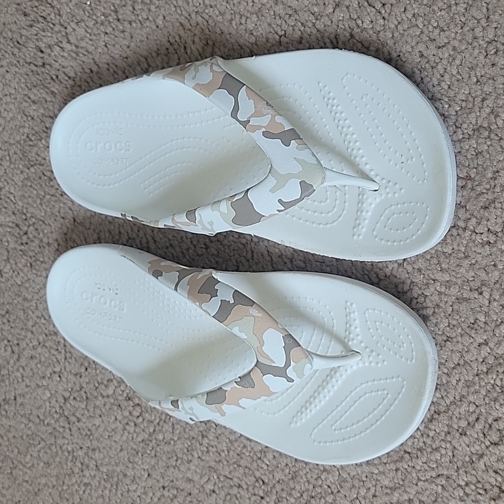 Croc camo sandal